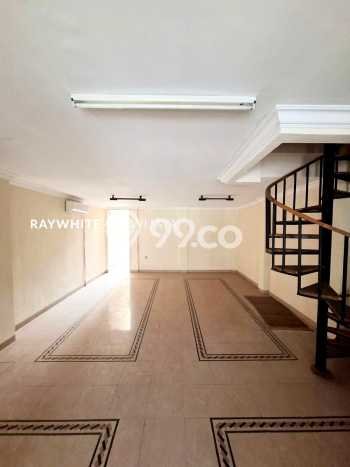 Jual Rumah Mewah Megah Dengan View Eksklusif di Wijaya, Jakarta Selatan Jual Rumah Mewah Megah Dengan View Eksklusif di Wijaya, Jakarta Selatan