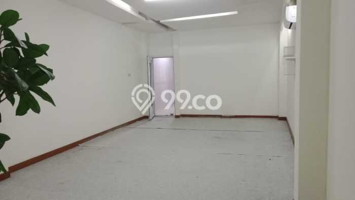 Disewakan Ruko di Kawasan Ramai Kedoya Luas 56m2 Disewakan Ruko di Kawasan Ramai Kedoya Luas 56m2