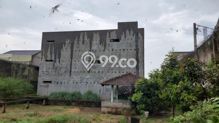 Ruko Dijual di Depok Cirebon dengan Luas Bangunan 764m2 Ruko Dijual di Depok Cirebon dengan Luas Bangunan 764m2