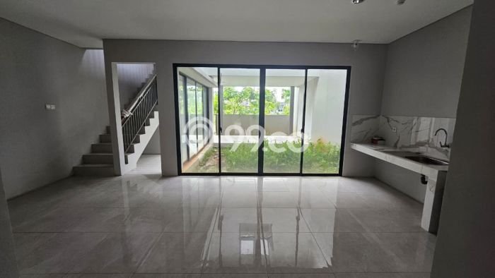 For Sale! Luxury House LT 154m2 Desain Modern di Grand Wisata For Sale! Luxury House LT 154m2 Desain Modern di Grand Wisata