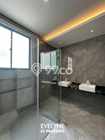Dijual Rumah Luas Megah Dengan View Eksklusif di Pakuwon Indah, Surabaya Dijual Rumah Luas Megah Dengan View Eksklusif di Pakuwon Indah, Surabaya