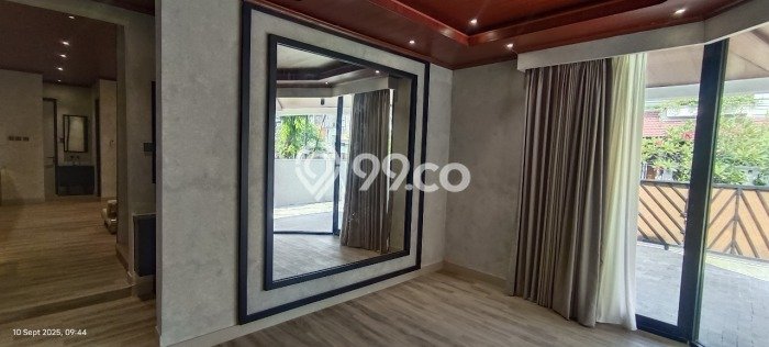 Dijual Rumah Mewah Megah Dengan View Eksklusif di Pondok Indah, Jakarta Selatan Dijual Rumah Mewah Megah Dengan View Eksklusif di Pondok Indah, Jakarta Selatan