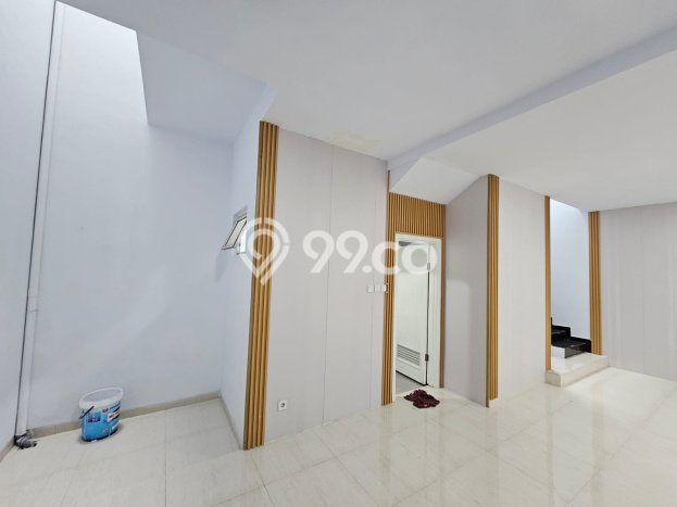 Rumah Strategis Modern Lb 189m2 di BSD, Tangerang Selatan Rumah Strategis Modern Lb 189m2 di BSD, Tangerang Selatan
