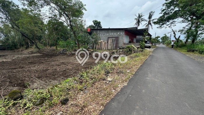 Lahan Dijual Lokasi Strategis di Yogyakarta dengan Luas 121m2 Lahan Dijual Lokasi Strategis di Yogyakarta dengan Luas 121m2