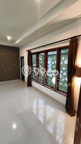 Vila Terawat Kawasan , Area 200m2m², Lingkungan Tenang dan aman Vila Terawat Kawasan , Area 200m2m², Lingkungan Tenang dan aman
