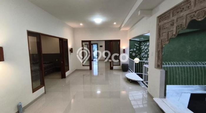 Vila Terawat Kawasan , Area 200m2m², Lingkungan Tenang dan aman Vila Terawat Kawasan , Area 200m2m², Lingkungan Tenang dan aman
