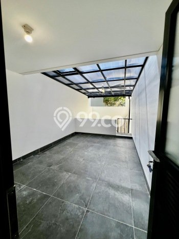 Ready to Use! Premium House LT 247m2 Desain Modern di BSD Ready to Use! Premium House LT 247m2 Desain Modern di BSD