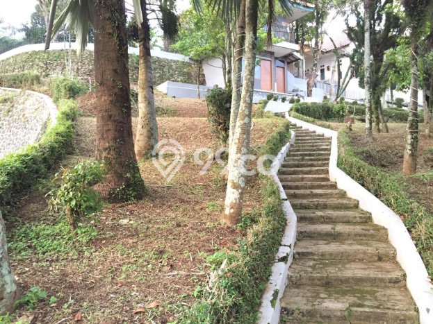 Rumah Mewah LB 1000m2 Siap Huni Desain Elegan di Ujungberung, Bandung Rumah Mewah LB 1000m2 Siap Huni Desain Elegan di Ujungberung, Bandung