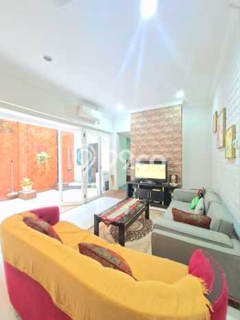 Rumah Elit LB 141m2 Siap Huni Desain Elegan di Bintaro, Tangerang Selatan Rumah Elit LB 141m2 Siap Huni Desain Elegan di Bintaro, Tangerang Selatan