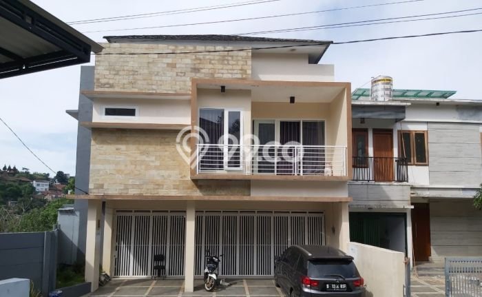 Dijual Cepat Rumah Bagus Siap Huni LB 170m2 di Cidadap, Bandung Dijual Cepat Rumah Bagus Siap Huni LB 170m2 di Cidadap, Bandung