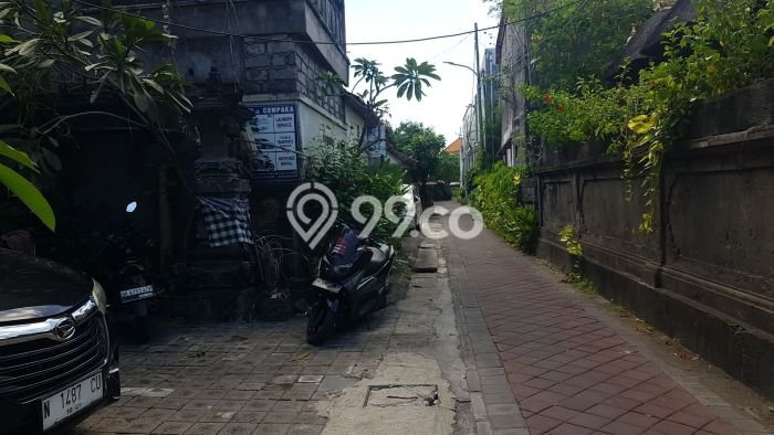 Rumah Mewah LB 800m2 Siap Pakai Desain Elegan di Legian, Badung Rumah Mewah LB 800m2 Siap Pakai Desain Elegan di Legian, Badung