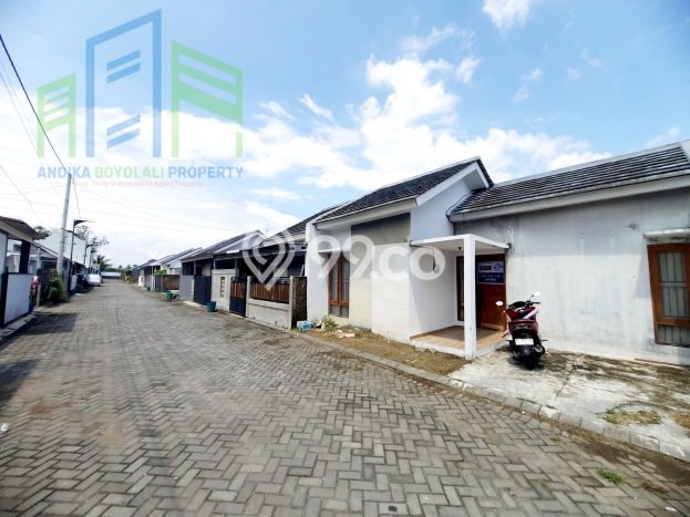 SIAP HUNI! Rumah Asri area Mojosongo, LT 60m2m² LB 40m2m² SIAP HUNI! Rumah Asri area Mojosongo, LT 60m2m² LB 40m2m²