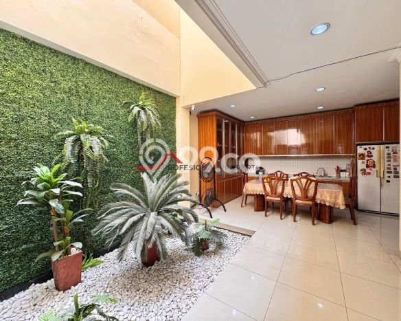 Ready to Use! Premium House LT 220m2 Desain Elegan di Lebak Bulus Ready to Use! Premium House LT 220m2 Desain Elegan di Lebak Bulus