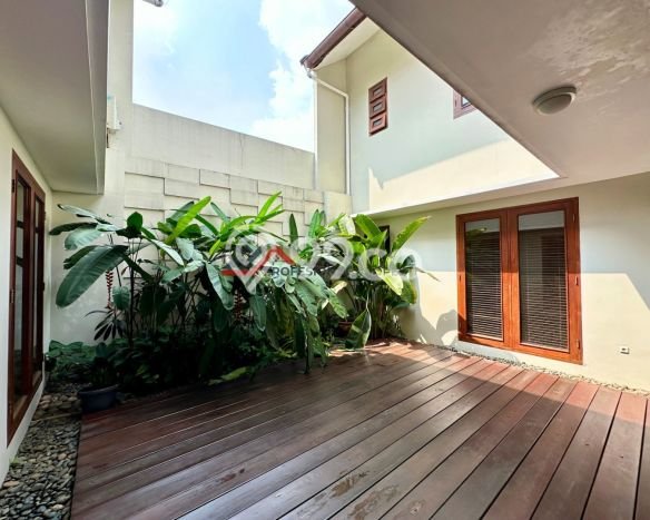 Rumah Eksklusif Dijual LT 1975m2 di Cilandak, Jakarta Selatan Rumah Eksklusif Dijual LT 1975m2 di Cilandak, Jakarta Selatan