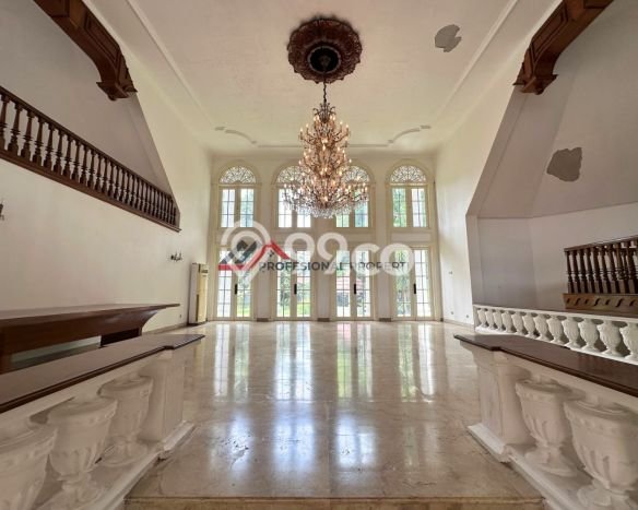 Rumah Elit Modern Tanpa Renovasi di Senayan Jakarta Selatan Rumah Elit Modern Tanpa Renovasi di Senayan Jakarta Selatan