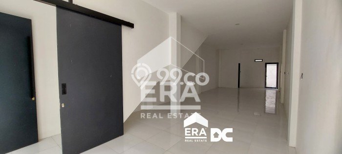 LOKASI STRATEGIS! Ruko Disewakan di Semarang Barat, Luas 230m², Lokasi Niaga LOKASI STRATEGIS! Ruko Disewakan di Semarang Barat, Luas 230m², Lokasi Niaga