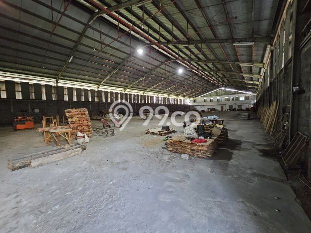 Unit Gudang Disewakan di Karangtengah di Area Ramai & Strategis Unit Gudang Disewakan di Karangtengah di Area Ramai & Strategis