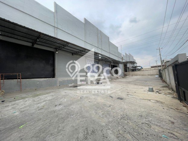 INVESTASI CERDAS! Gudang di Ngaliyan, Luas 2720m², Area Komersial INVESTASI CERDAS! Gudang di Ngaliyan, Luas 2720m², Area Komersial