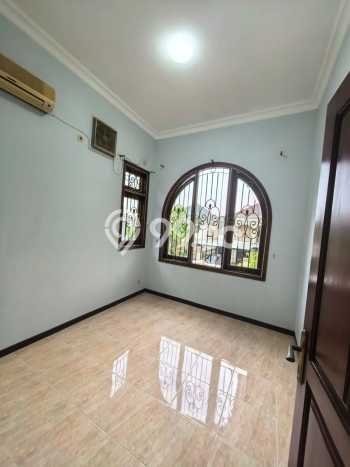Siap Huni Rumah Mewah 4 Kamar di Dukuh Pakis Dekat ke Mana Pun Siap Huni Rumah Mewah 4 Kamar di Dukuh Pakis Dekat ke Mana Pun