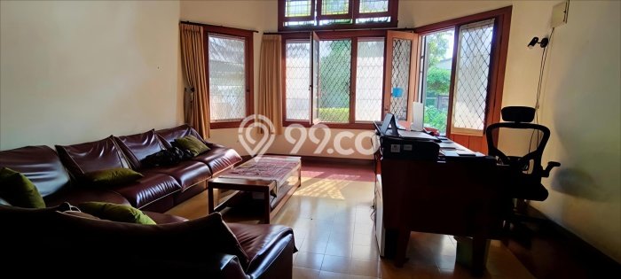 Rumah Mewah LB 389m2 Siap Huni Desain Elegan di Riau, Bandung Rumah Mewah LB 389m2 Siap Huni Desain Elegan di Riau, Bandung