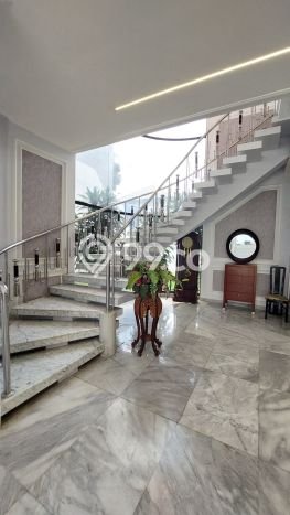 SPECIAL PRICE! Rumah Strategis di Gatot Subroto, LT 600m2m² Bangunan 750m2m² SPECIAL PRICE! Rumah Strategis di Gatot Subroto, LT 600m2m² Bangunan 750m2m²