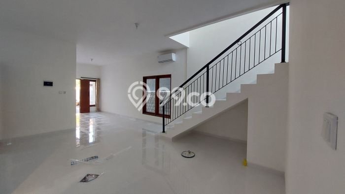 LOKASI STRATEGIS! Rumah di Renon, Akses ke Tol, 3 KM, LT 180m2m² LB 158m2m² LOKASI STRATEGIS! Rumah di Renon, Akses ke Tol, 3 KM, LT 180m2m² LB 158m2m²