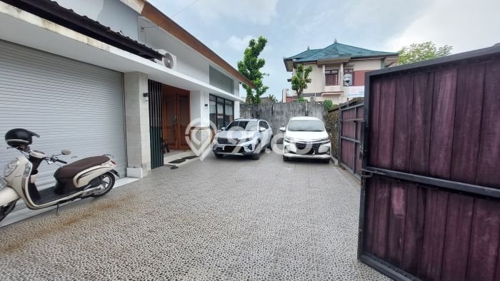 HUNIAN BERKELAS! Rumah Premium Denpasar Barat, Denpasar, LT 432m2m² Luas Bangunan 400m2m² HUNIAN BERKELAS! Rumah Premium Denpasar Barat, Denpasar, LT 432m2m² Luas Bangunan 400m2m²