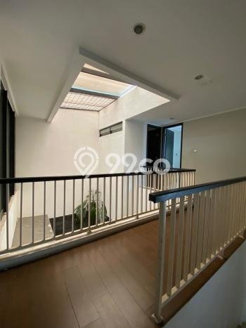 Rumah Elit LB 250m2 Siap Pakai Desain Elegan di Bintaro, Tangerang Selatan Rumah Elit LB 250m2 Siap Pakai Desain Elegan di Bintaro, Tangerang Selatan