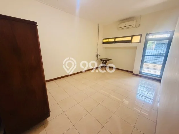 Lokasi strategis! Rumah siap pakai dikontrakkan di Gubeng LB 150m2 Lokasi strategis! Rumah siap pakai dikontrakkan di Gubeng LB 150m2