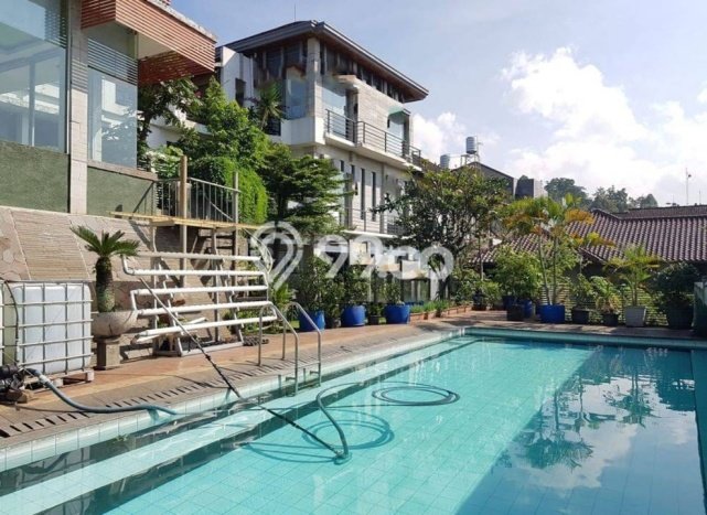 Rumah Elit LB 1000m2 Siap Pakai Desain Elegan di Setra Duta, Bandung Rumah Elit LB 1000m2 Siap Pakai Desain Elegan di Setra Duta, Bandung