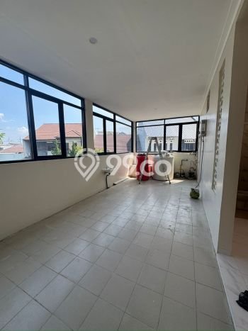 Rumah Area Nyaman di Singgasana, Bandung, Luas 187m2m² LB 250m2m² Rumah Area Nyaman di Singgasana, Bandung, Luas 187m2m² LB 250m2m²