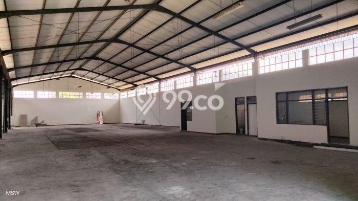 Gudang Kawasan Komersial Kawasan Kopo, Luas 700m², For Rent, Ready Digunakan Gudang Kawasan Komersial Kawasan Kopo, Luas 700m², For Rent, Ready Digunakan
