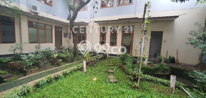 Ready to Use! Luxury House LT 933m2 Desain Modern di Supratman Ready to Use! Luxury House LT 933m2 Desain Modern di Supratman
