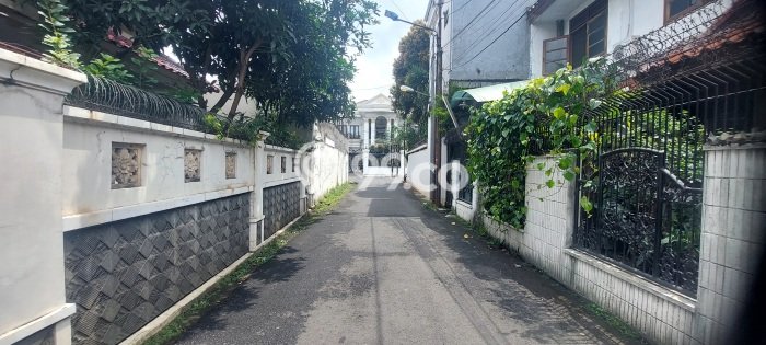 For Sale Rumah Mewah Exclusive di Jatinegara, Jakarta Timur For Sale Rumah Mewah Exclusive di Jatinegara, Jakarta Timur