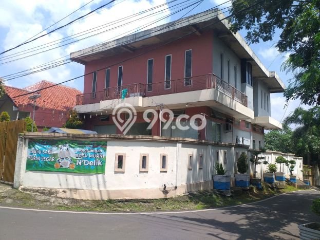 Rumah Eksklusif Siap Huni LT 731m2 di Makasar, Jakarta Timur Rumah Eksklusif Siap Huni LT 731m2 di Makasar, Jakarta Timur
