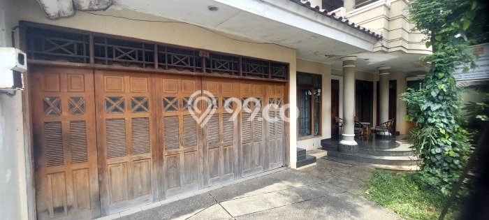 For Sale Rumah Mewah Exclusive di Jatinegara, Jakarta Timur For Sale Rumah Mewah Exclusive di Jatinegara, Jakarta Timur
