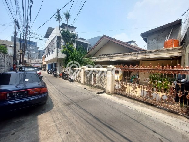 Ready to Use! Luxury House LT 322m2 Desain Elegan di Hayam Wuruk Ready to Use! Luxury House LT 322m2 Desain Elegan di Hayam Wuruk