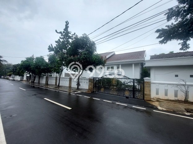 Rumah Mewah LB 600m2 Siap Huni Desain Elegan di Bambu Apus, Jakarta Timur Rumah Mewah LB 600m2 Siap Huni Desain Elegan di Bambu Apus, Jakarta Timur