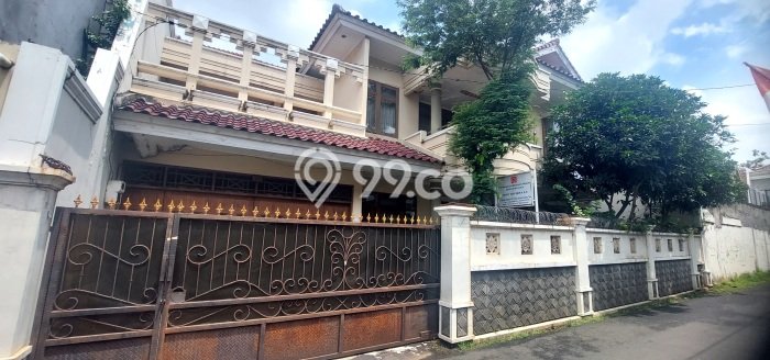 For Sale Rumah Mewah Exclusive di Jatinegara, Jakarta Timur For Sale Rumah Mewah Exclusive di Jatinegara, Jakarta Timur