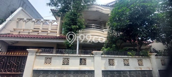For Sale Rumah Mewah Exclusive di Jatinegara, Jakarta Timur For Sale Rumah Mewah Exclusive di Jatinegara, Jakarta Timur