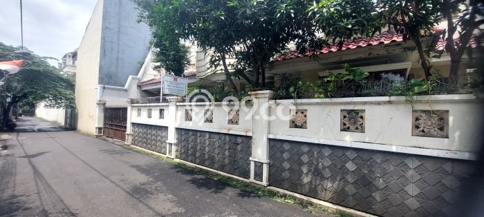 For Sale Rumah Mewah Exclusive di Jatinegara, Jakarta Timur For Sale Rumah Mewah Exclusive di Jatinegara, Jakarta Timur