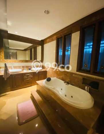 Rumah Mewah LB 550m2 Siap Pakai Desain Elegan di Pejaten, Jakarta Selatan Rumah Mewah LB 550m2 Siap Pakai Desain Elegan di Pejaten, Jakarta Selatan