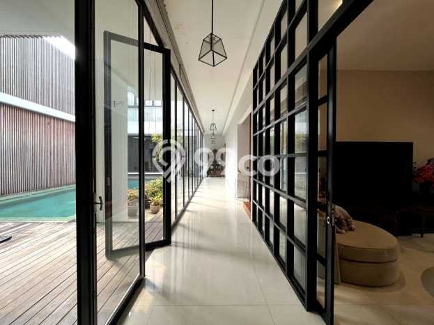 Hunian Mewah LB 1300m2 Siap Pakai Desain Elegan di Radio Dalam, Jakarta Selatan Hunian Mewah LB 1300m2 Siap Pakai Desain Elegan di Radio Dalam, Jakarta Selatan