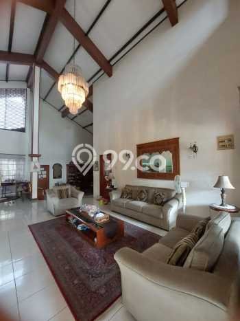 Rumah Luxury di Jakarta Selatan Strategis Kondisi Terawat Rumah Luxury di Jakarta Selatan Strategis Kondisi Terawat