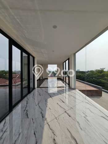 Ready to Use! Luxury House LT 643m2 Desain Elegan di Alam Sutera Ready to Use! Luxury House LT 643m2 Desain Elegan di Alam Sutera