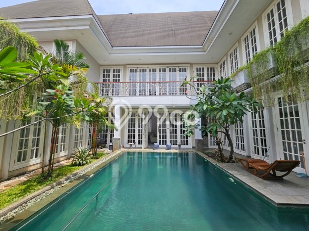 Jual Rumah Mewah Elegan Dengan View Eksklusif di Condet, Jakarta Timur Jual Rumah Mewah Elegan Dengan View Eksklusif di Condet, Jakarta Timur
