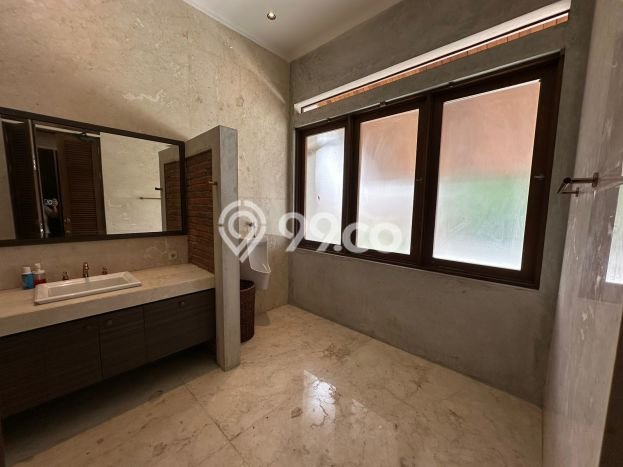 Rumah Mewah Siap Huni LT 330m2 di Alam Sutera, Tangerang Rumah Mewah Siap Huni LT 330m2 di Alam Sutera, Tangerang