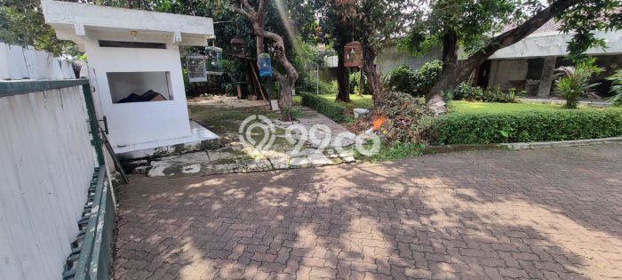 Rumah Eksklusif Dijual LT 1402m2 di Jatinegara, Jakarta Timur Rumah Eksklusif Dijual LT 1402m2 di Jatinegara, Jakarta Timur