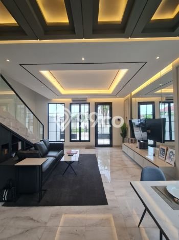 Dijual Rumah Luas Elegan Dengan View Cantik di Daan Mogot, Jakarta Barat Dijual Rumah Luas Elegan Dengan View Cantik di Daan Mogot, Jakarta Barat