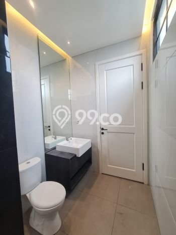 Dijual Rumah Luas Elegan Dengan View Cantik di Daan Mogot, Jakarta Barat Dijual Rumah Luas Elegan Dengan View Cantik di Daan Mogot, Jakarta Barat